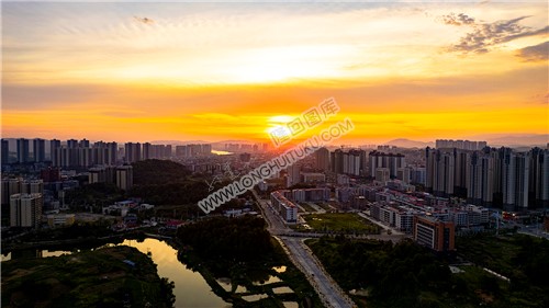 伏龙江旁白里路妇幼保健院方向