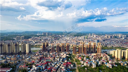 巴黎新城后的紫阳村