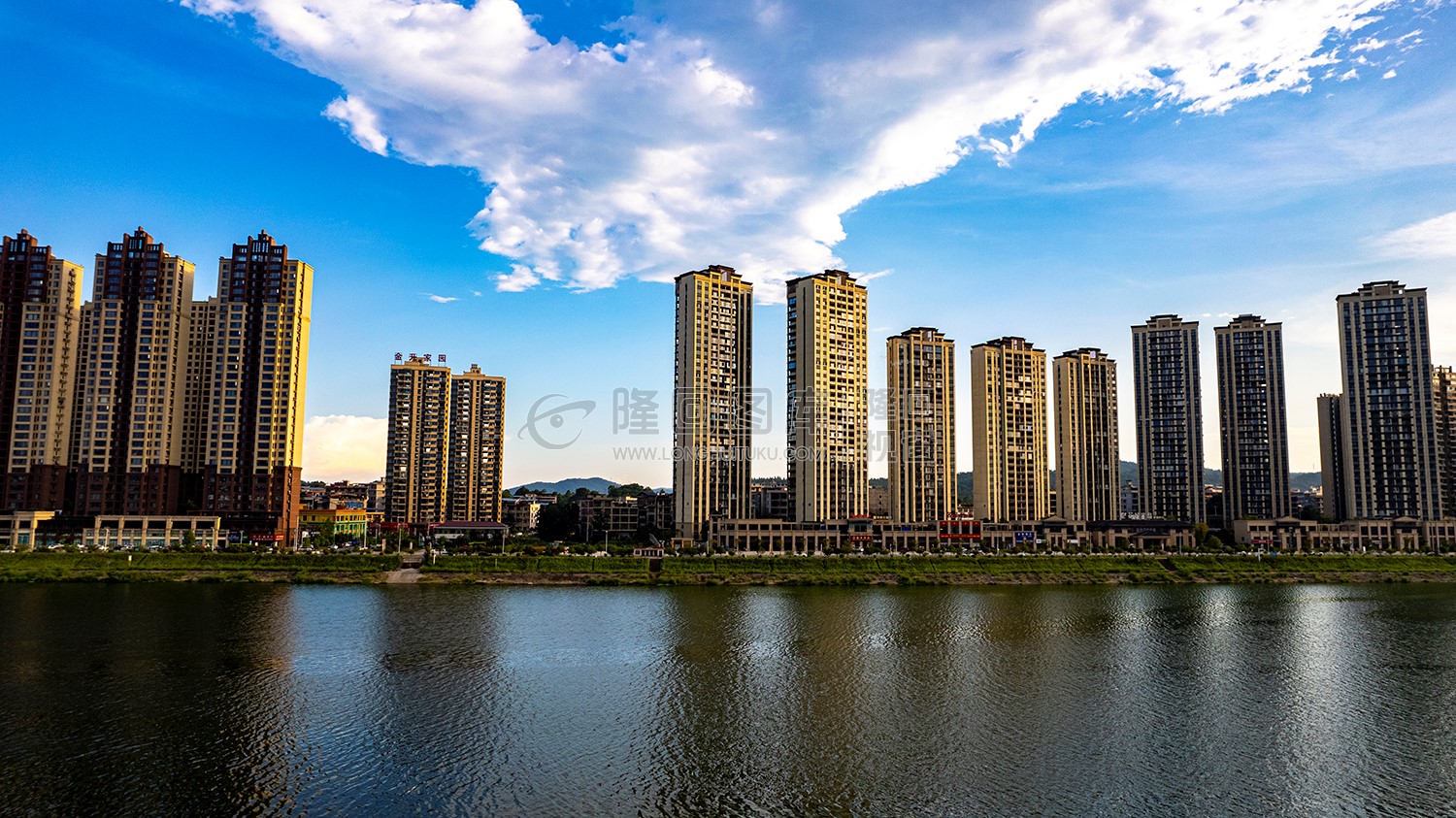 滨江国际 花堤半岛河岸