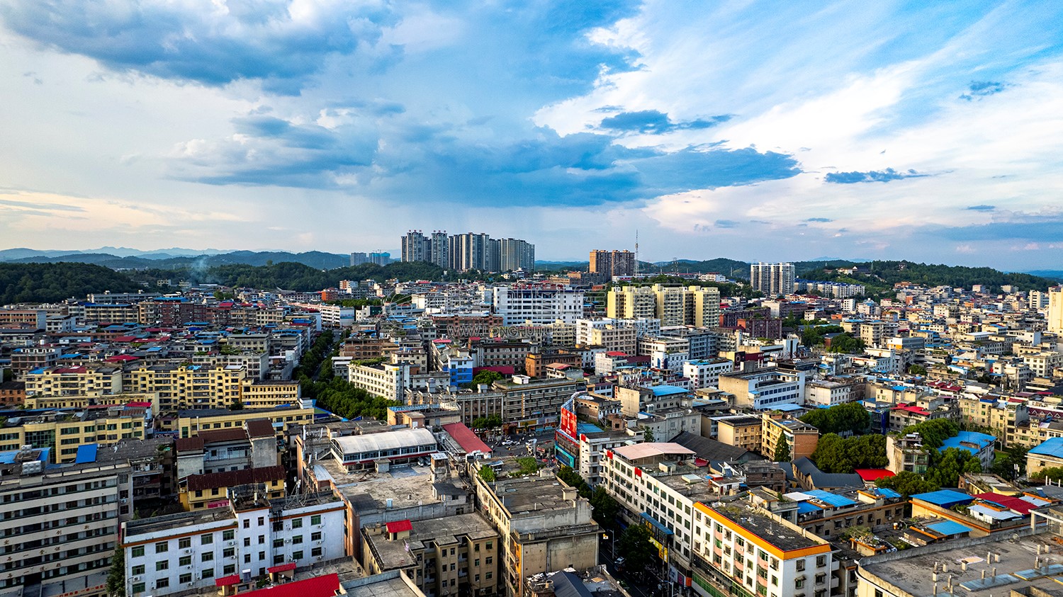 隆回县城老车站方向