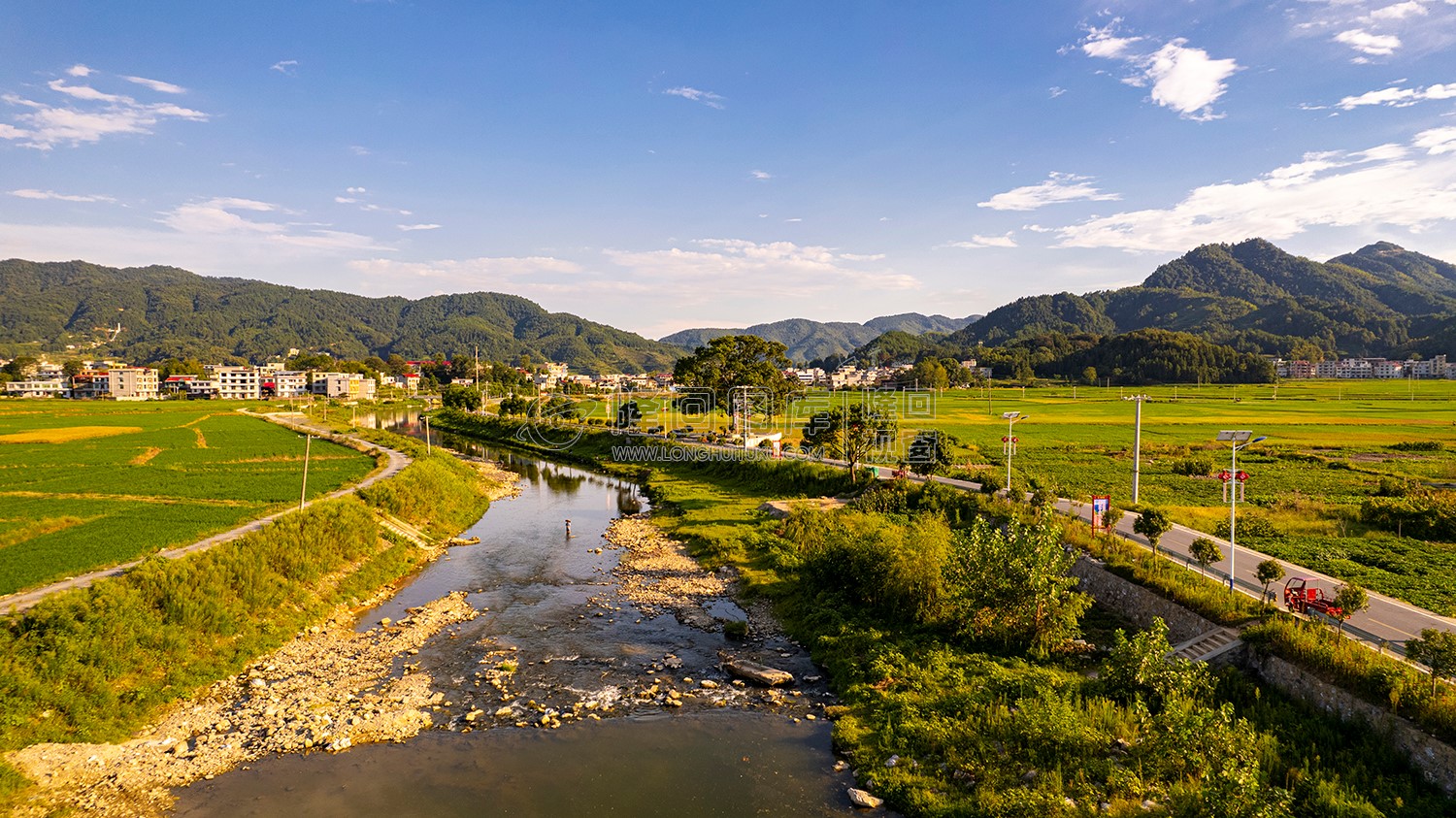 高平镇的小溪河流