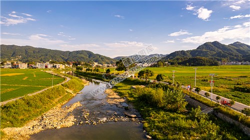 高平镇的小溪河流