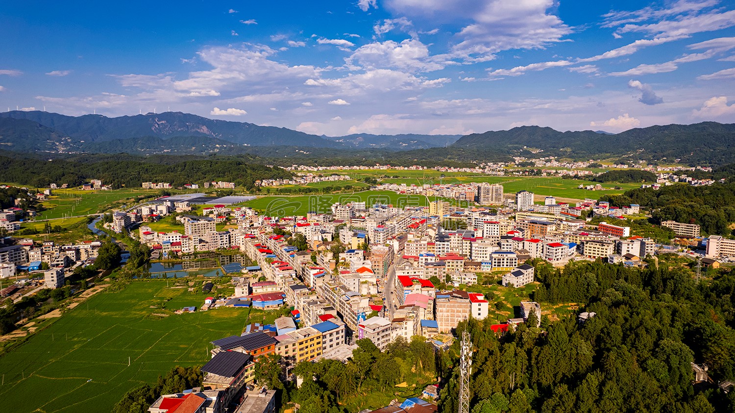 高平镇卫生院入口方向