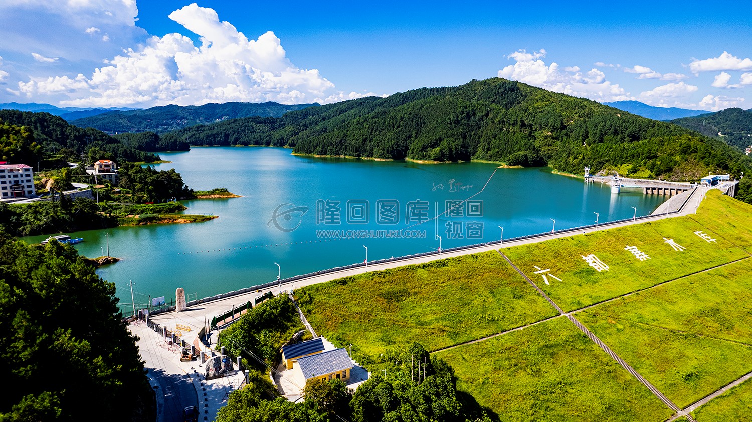 隆回六都寨水库，目前大坝上锁关闭