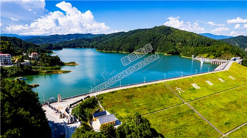 隆回六都寨水库，目前大坝上锁关闭