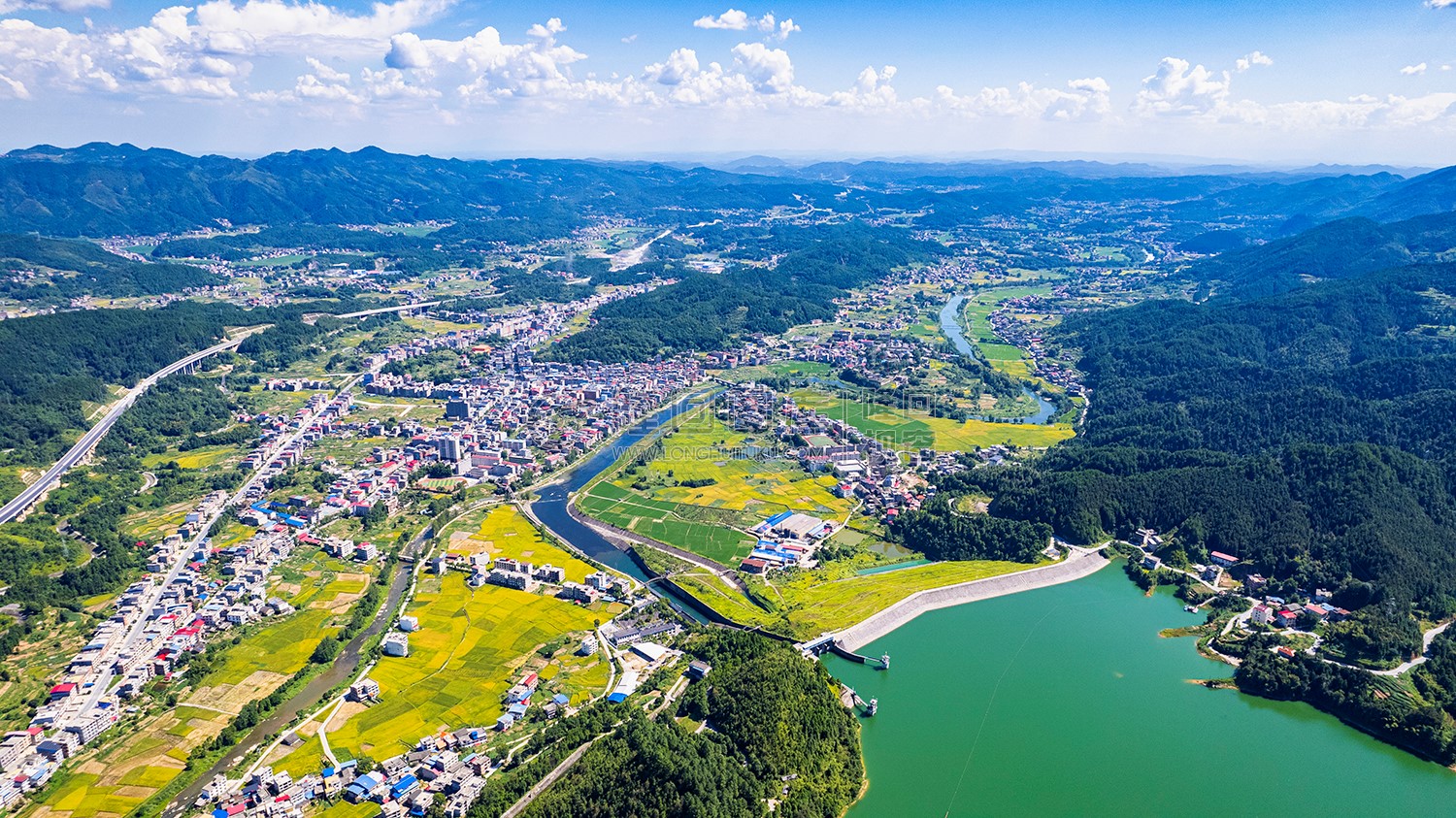 高空航拍六都寨镇