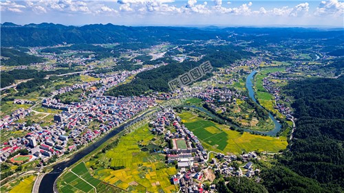 辰河蜿蜒流过六都寨