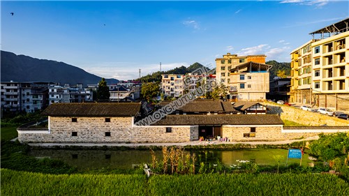 邹汉勋故居门前池塘