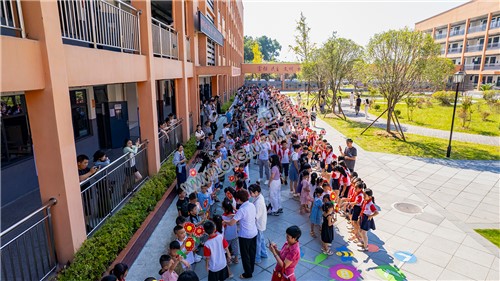隆回芙蓉学校同学迎接新同学