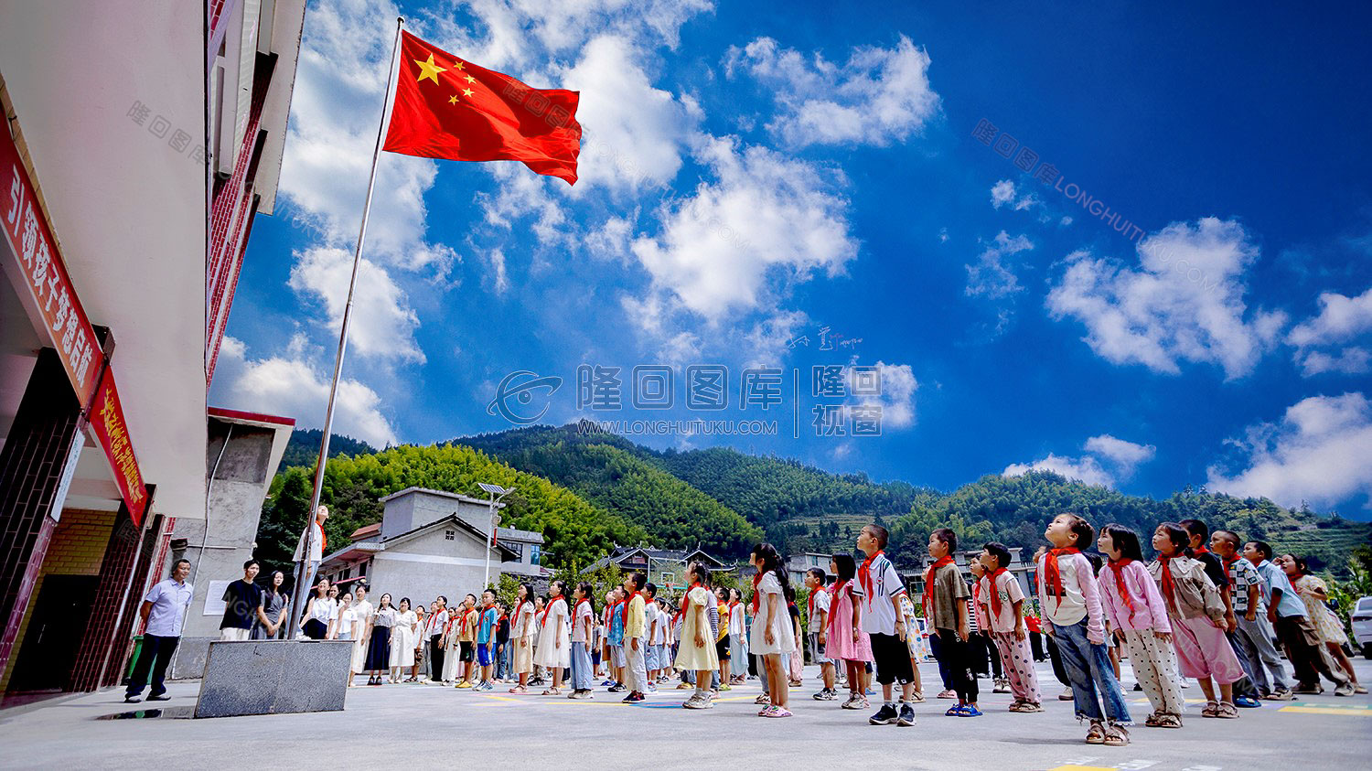 金石桥镇中银学校的升旗仪式