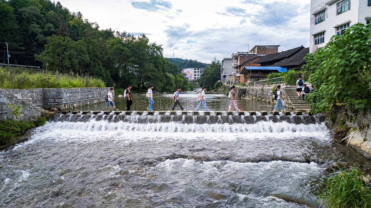 黄金井的踏水桥