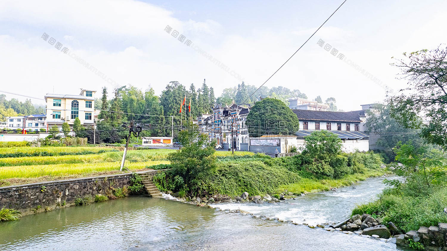 云溪水旁的贺家祠堂