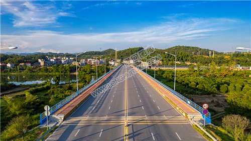 白沙湾大桥的秋季风光