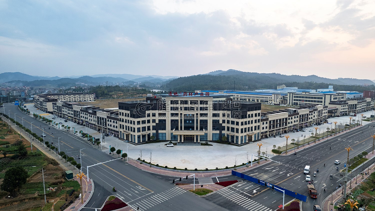 道地药材产业园大门