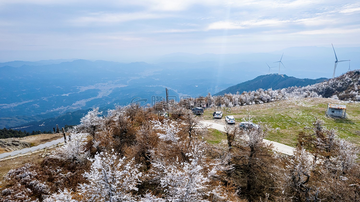 望云山风机旁的雾凇