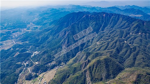 九龙山下的岩口镇