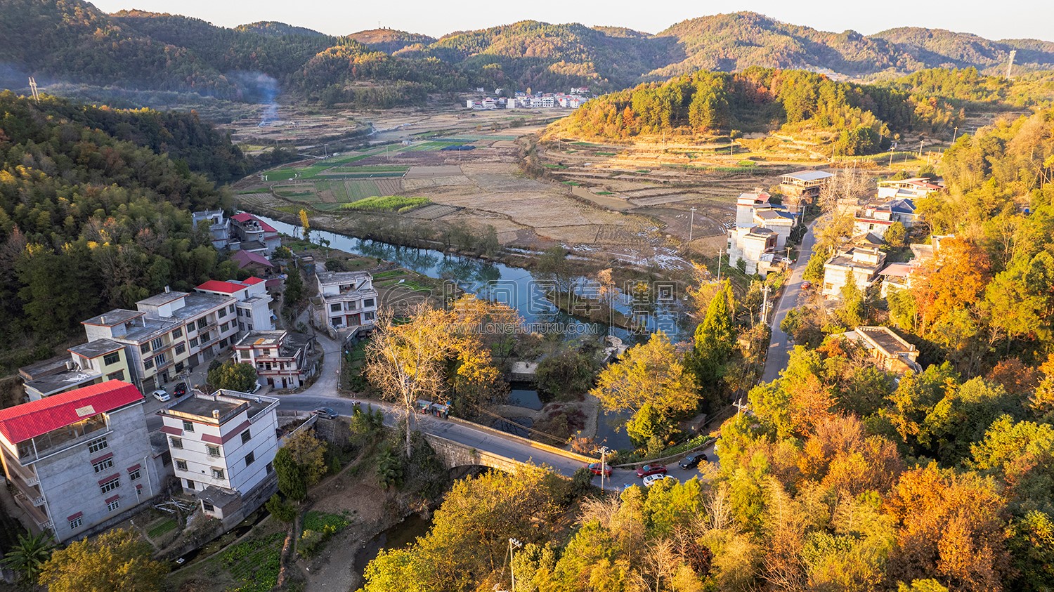 叶家桥连通着曙光村