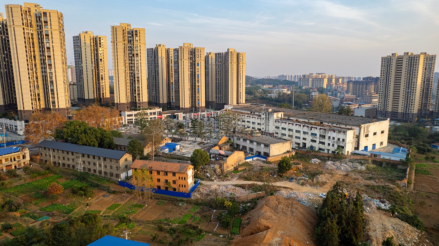 老房子与高楼大厦