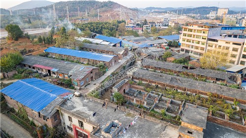 很多老房子倒塌了