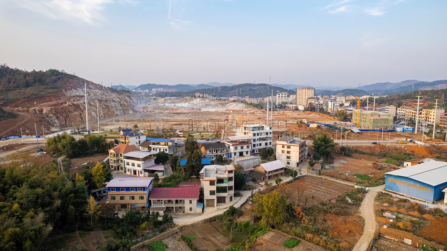 军杰酒店后面这一带开发中
