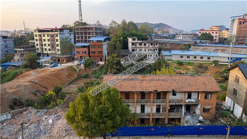 红砖房的老房子