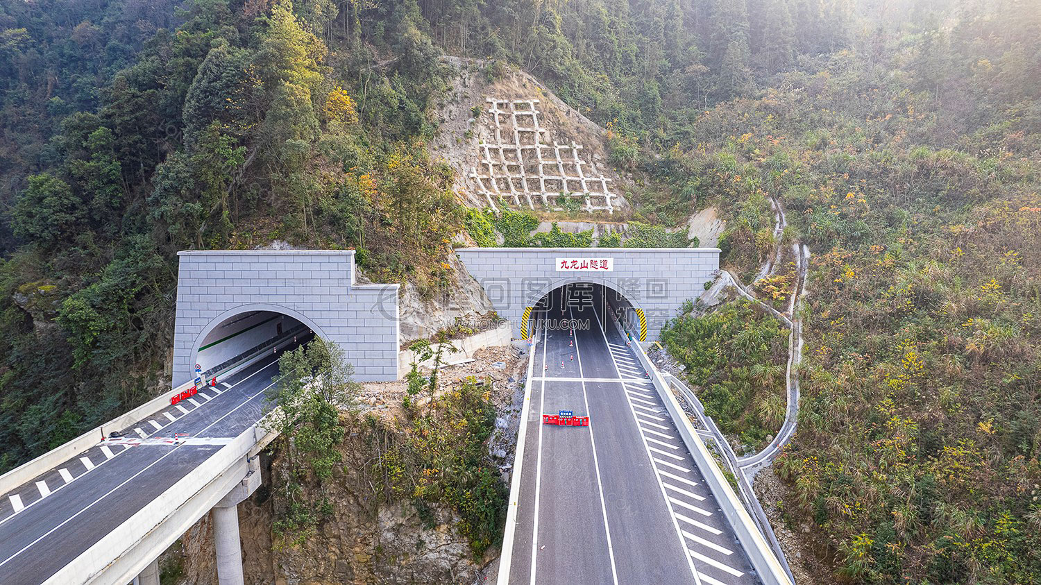 九龙山隧道--新新高速隆回县境内唯一一座隧道