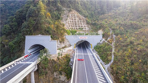 九龙山隧道--新新高速隆回县境内唯一一座隧道