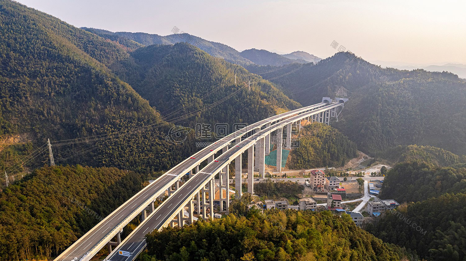 新新高速九龙山隧道方向