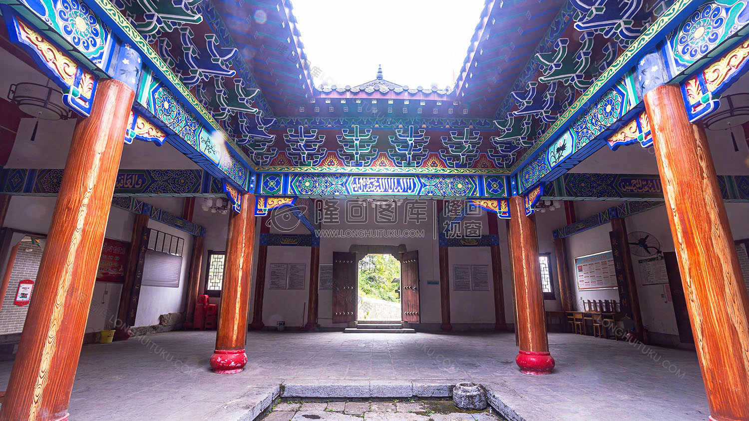 山界清真古寺门口