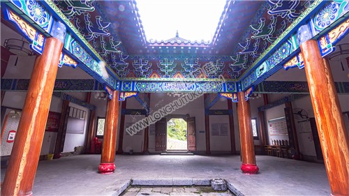 山界清真古寺门口