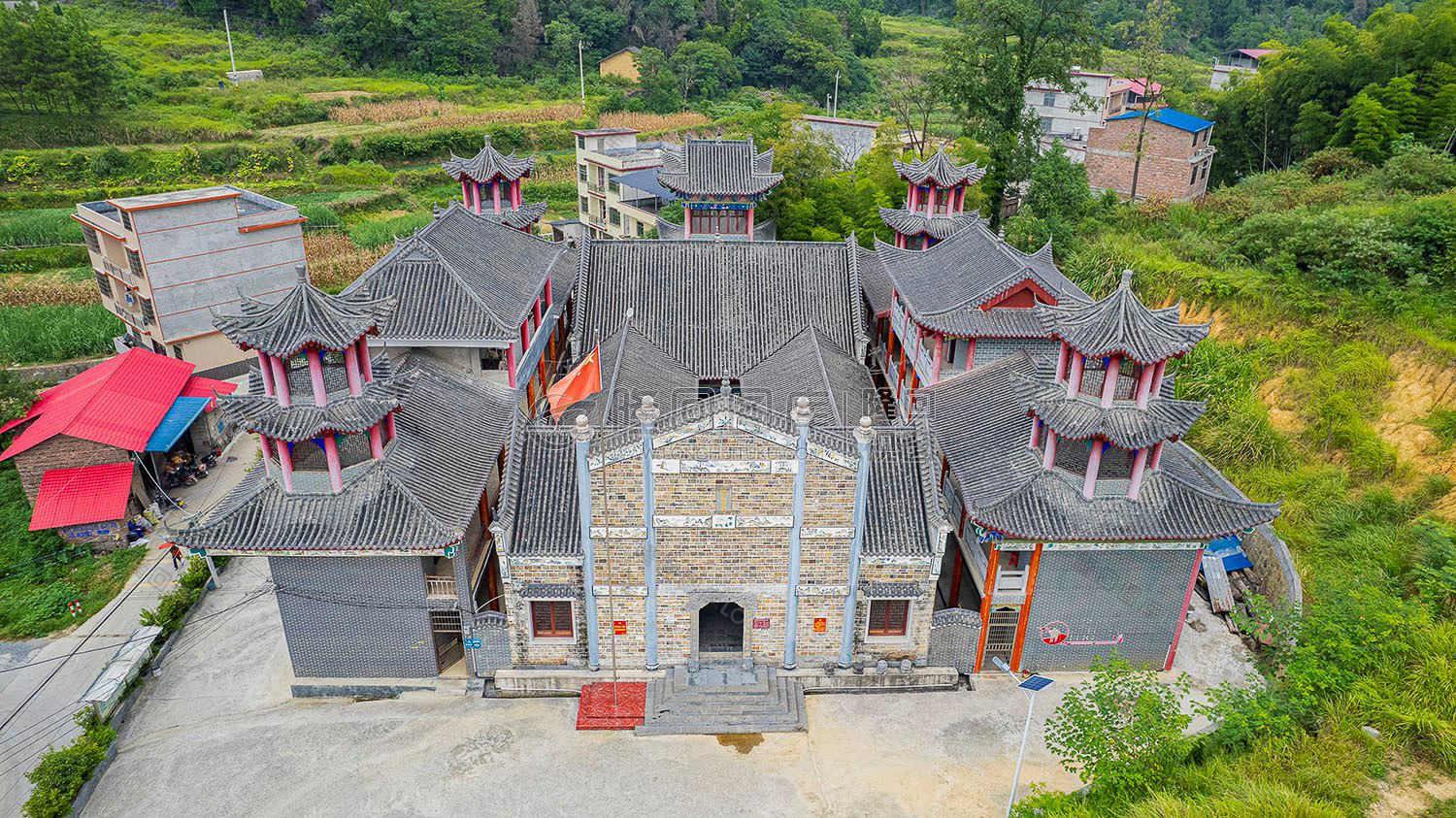 山界清真古寺正门上空航拍