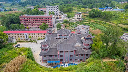 清真寺旁的山界中学