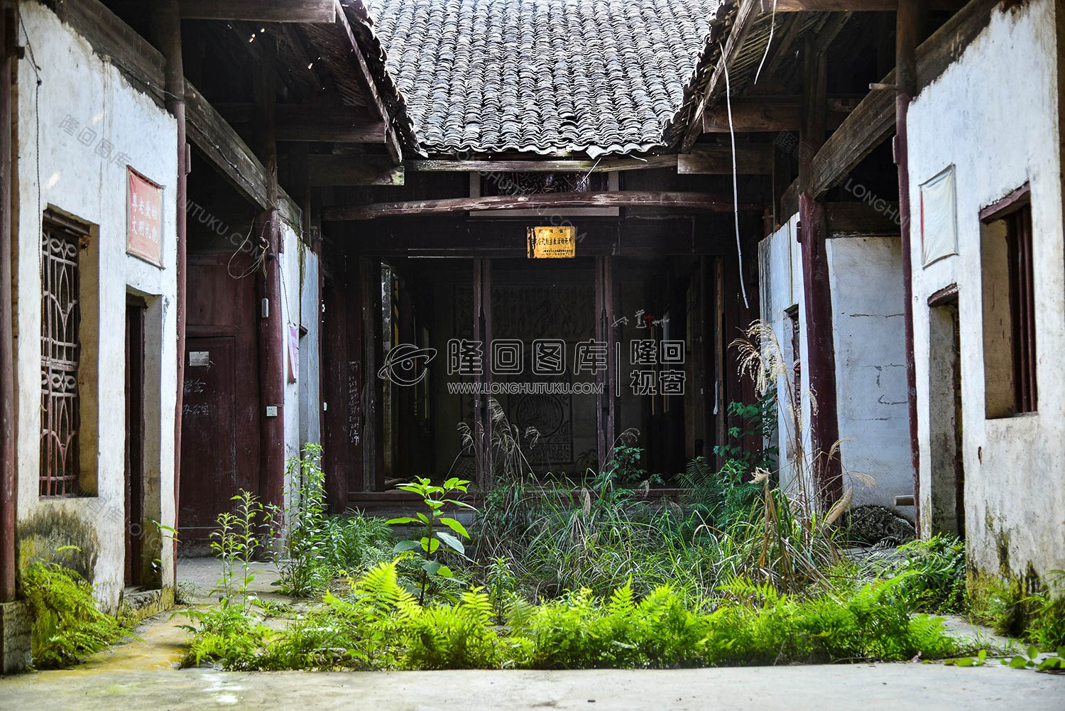 清真古寺礼拜大殿前