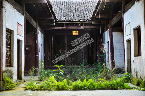 清真古寺礼拜大殿前