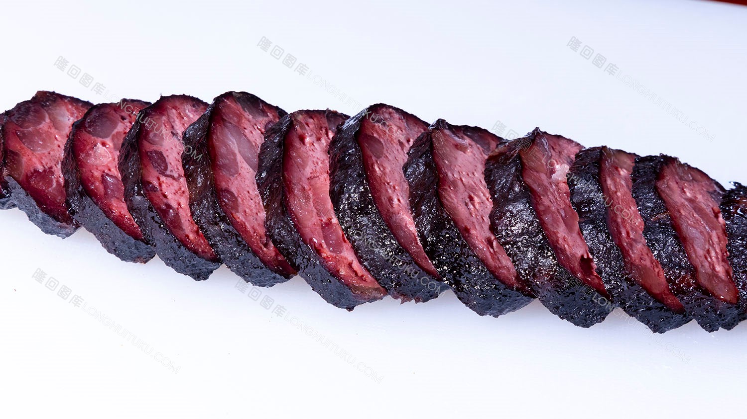 猪血丸子蒸熟切开摊开展示