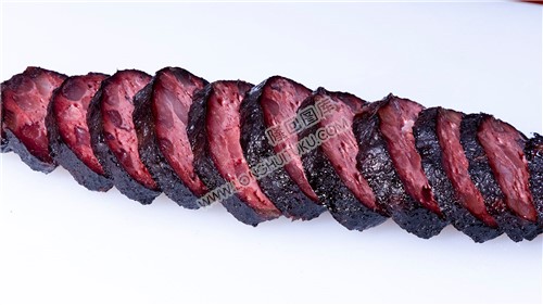 猪血丸子蒸熟切开摊开展示