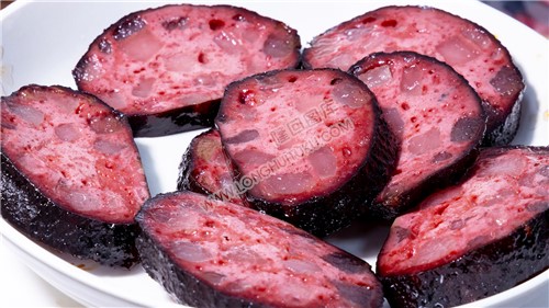 猪血丸子摆盘展示