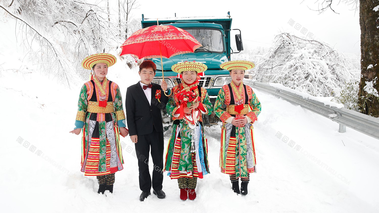 雪中的隆回花瑶婚礼