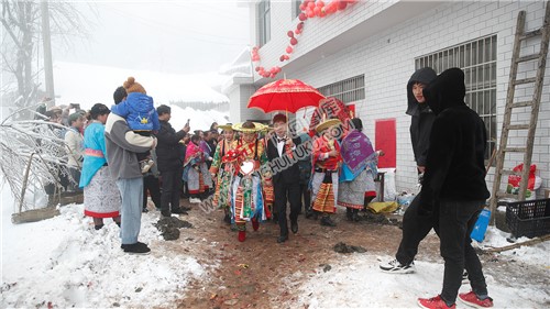 雪中的隆回花瑶婚礼