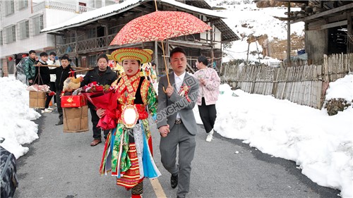 水栗凼村雪中喜事，隆回花瑶婚礼