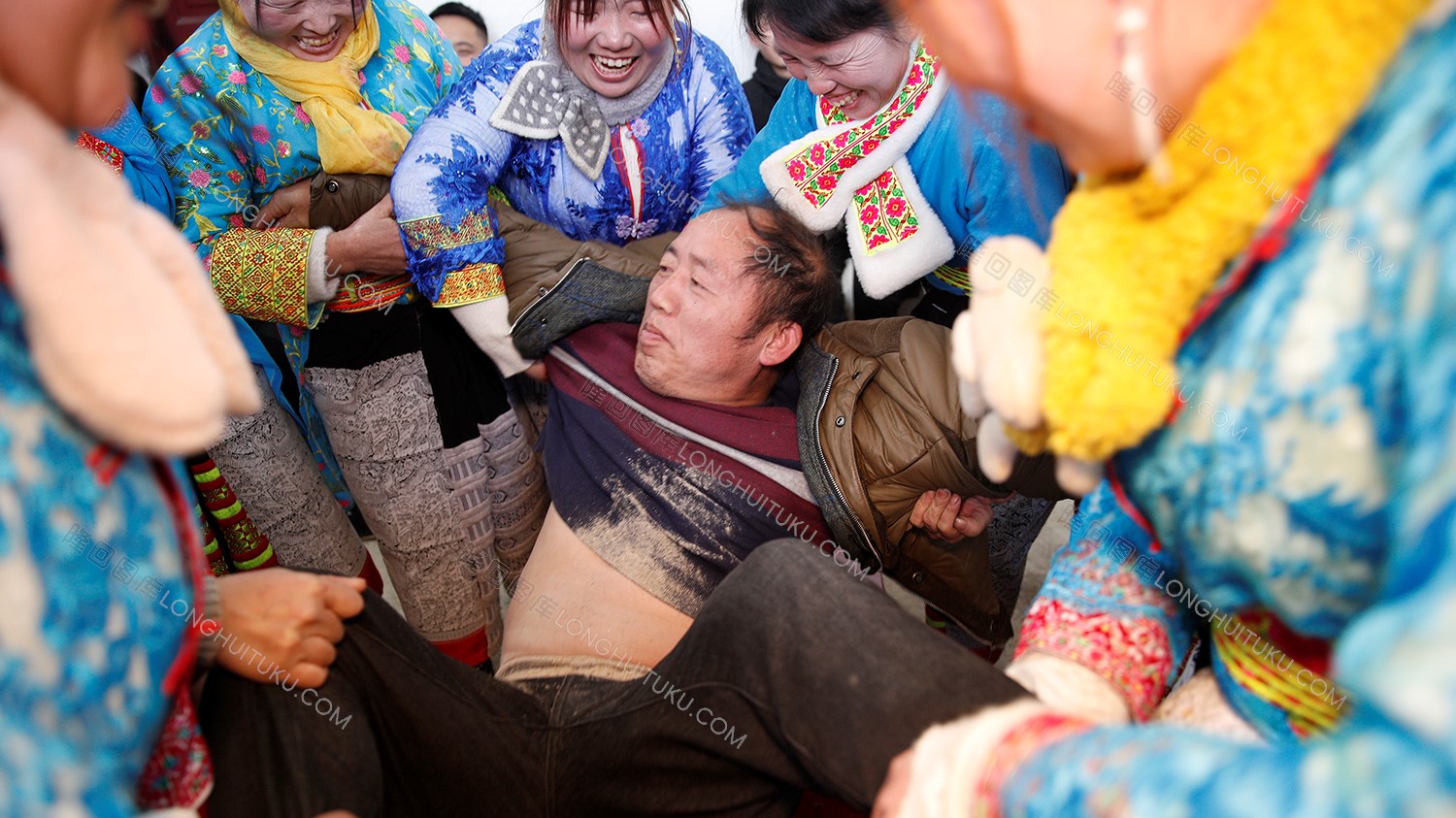 花瑶婚俗炒茅栗壳