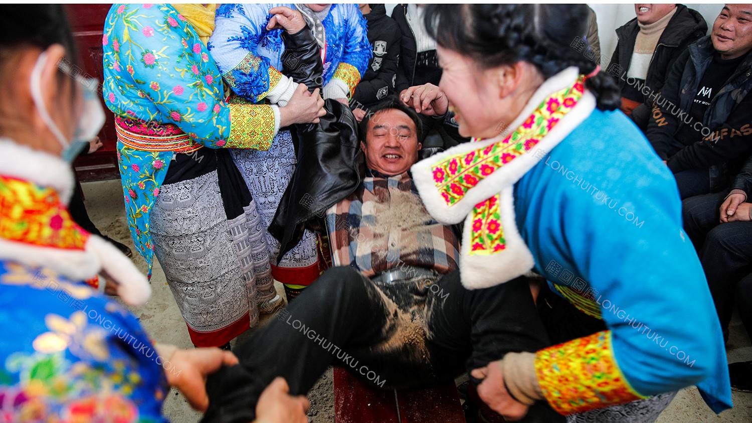 花瑶婚俗炒茅栗壳