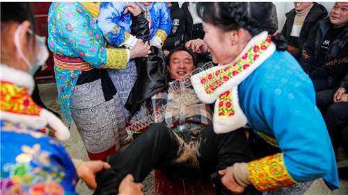 花瑶婚俗炒茅栗壳