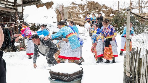 水栗凼村雪中喜事，隆回花瑶婚礼