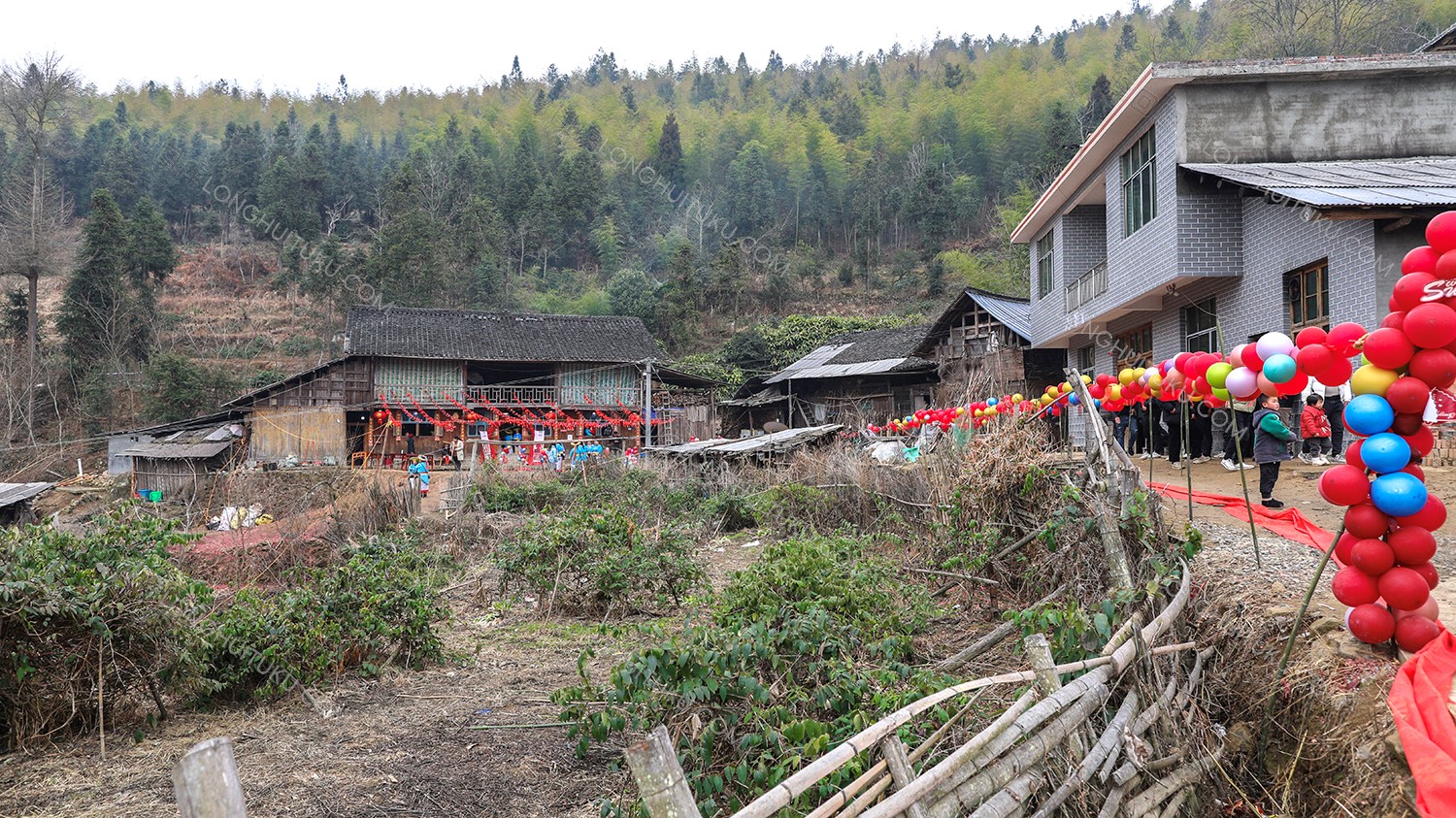 花瑶婚礼，圣洁而又疯狂的结婚仪式
