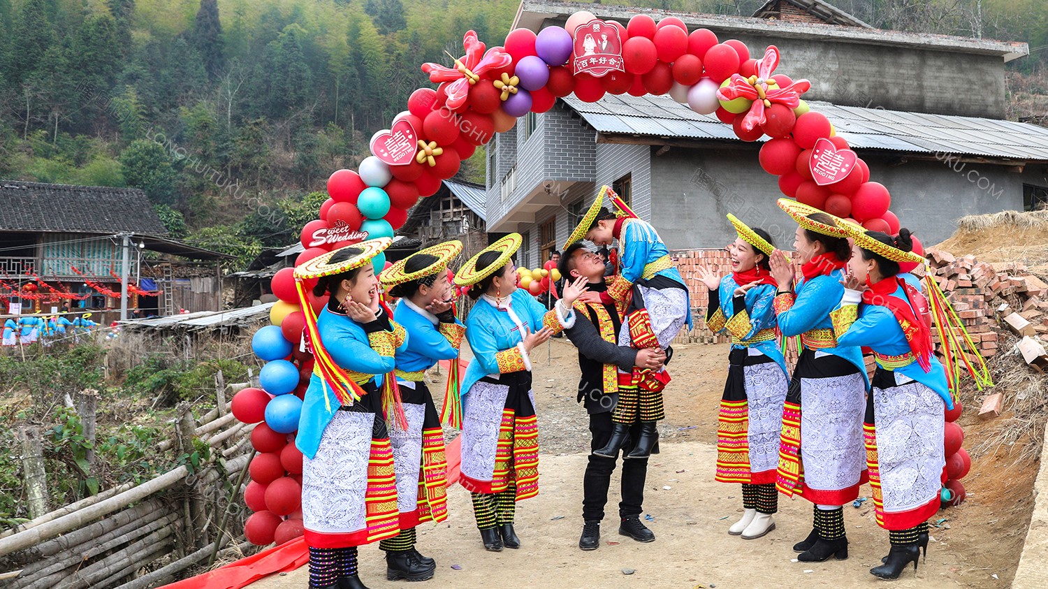 花瑶婚礼，圣洁而又疯狂的结婚仪式