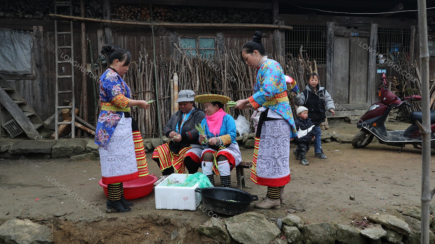 花瑶婚礼，圣洁而又疯狂的结婚仪式