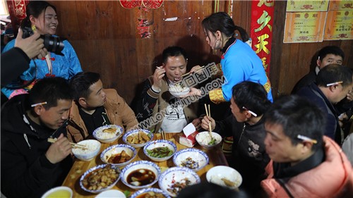 花瑶婚礼，圣洁而又疯狂的结婚仪式