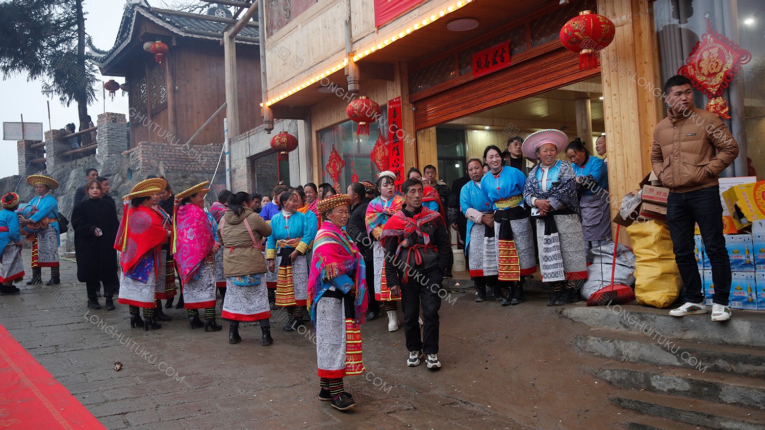 花瑶婚礼，圣洁而又疯狂的结婚仪式