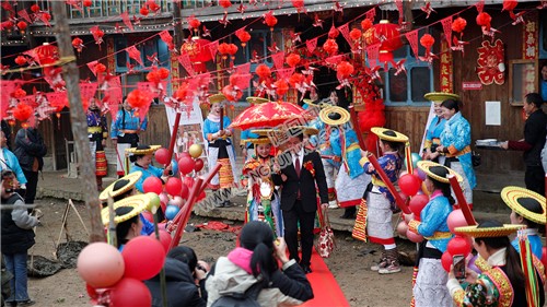 花瑶婚礼，圣洁而又疯狂的结婚仪式